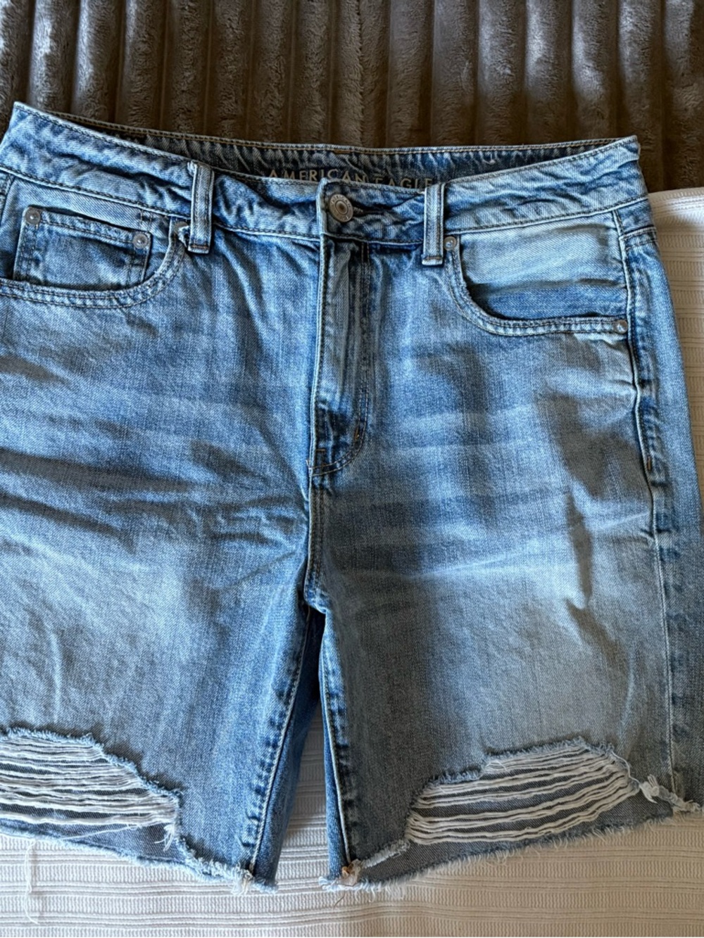 American Eagle Bermuda Light Blue Distressed Denim Shorts - Picture 2 of 6
